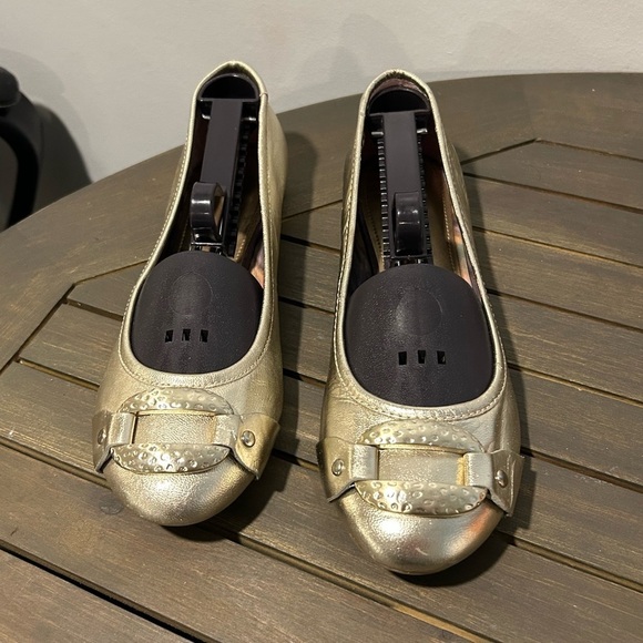 {Joan & David} Luxe Buckle Toe Flats - Picture 1 of 6